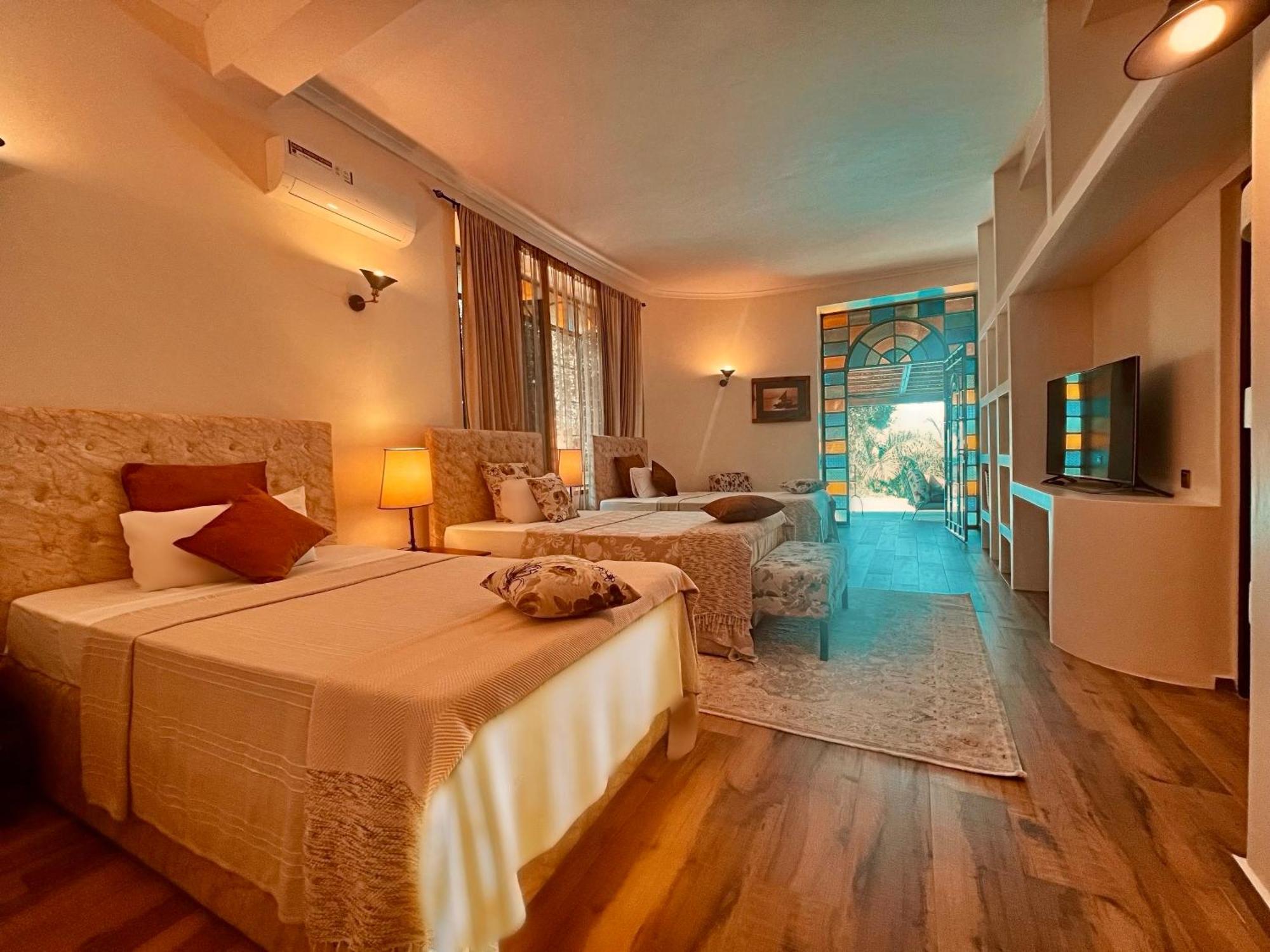 Pink Flamingo Boutique Hotel Moshi Extérieur photo
